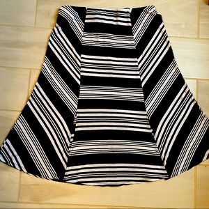 Apt.9 || Black/white striped flowy and stretchy skirt with front slits